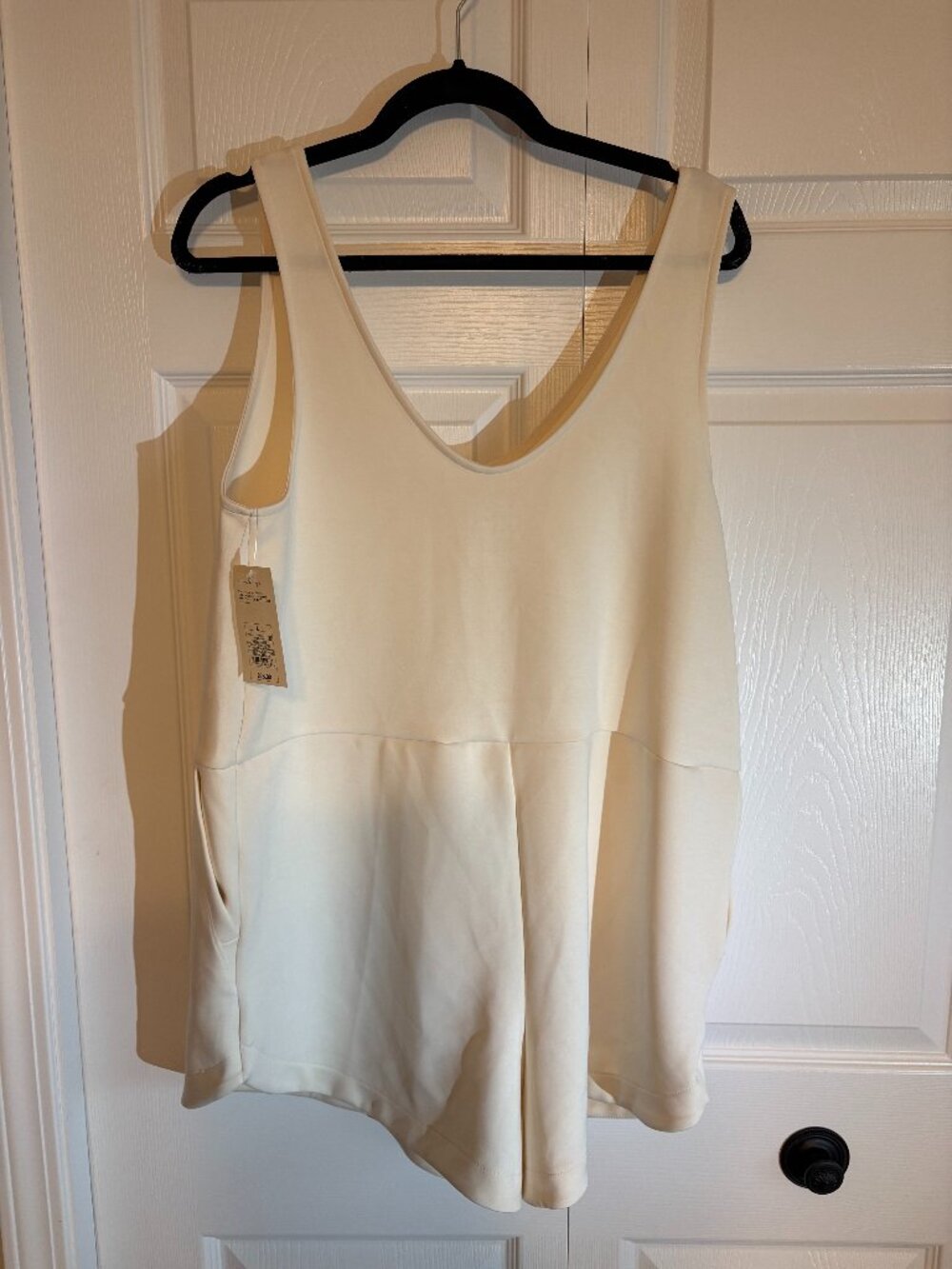A New Day Cream Sleeveless Romper V Neck Pockets Soft Stretch Lounge Large NWT
